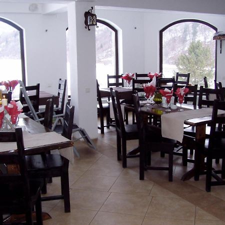 Taverna Pietrei Craiului Zărneşti Exterior foto