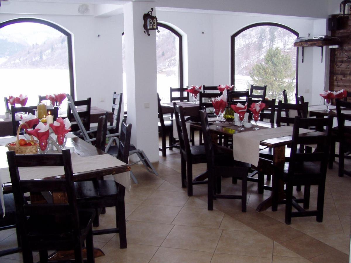 Taverna Pietrei Craiului Zărneşti Exterior foto